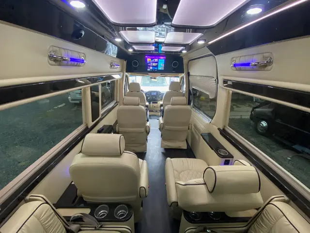 Jet Sprinter captain chairs and table, photo 33 of 75, Sprinter Service NYC