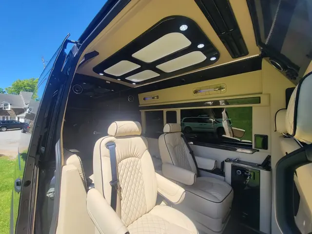 Jet Sprinter captain chairs and table, photo 64 of 75, Sprinter Service NYC